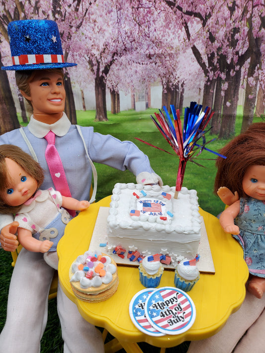 1:6 scale July 4th doll cakes with festive decorations for a patriotic celebration with dolls