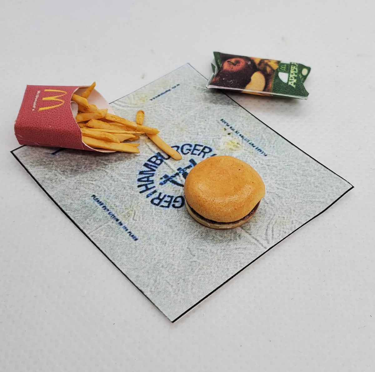 McMini Burger - Cheeseburger with French Fries and Apple Pie 1:6th Scale