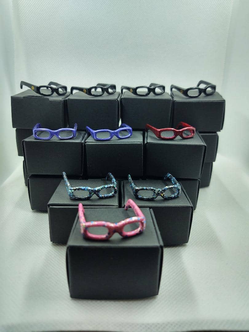 set 4 Barbie eyeglasses with black boxes