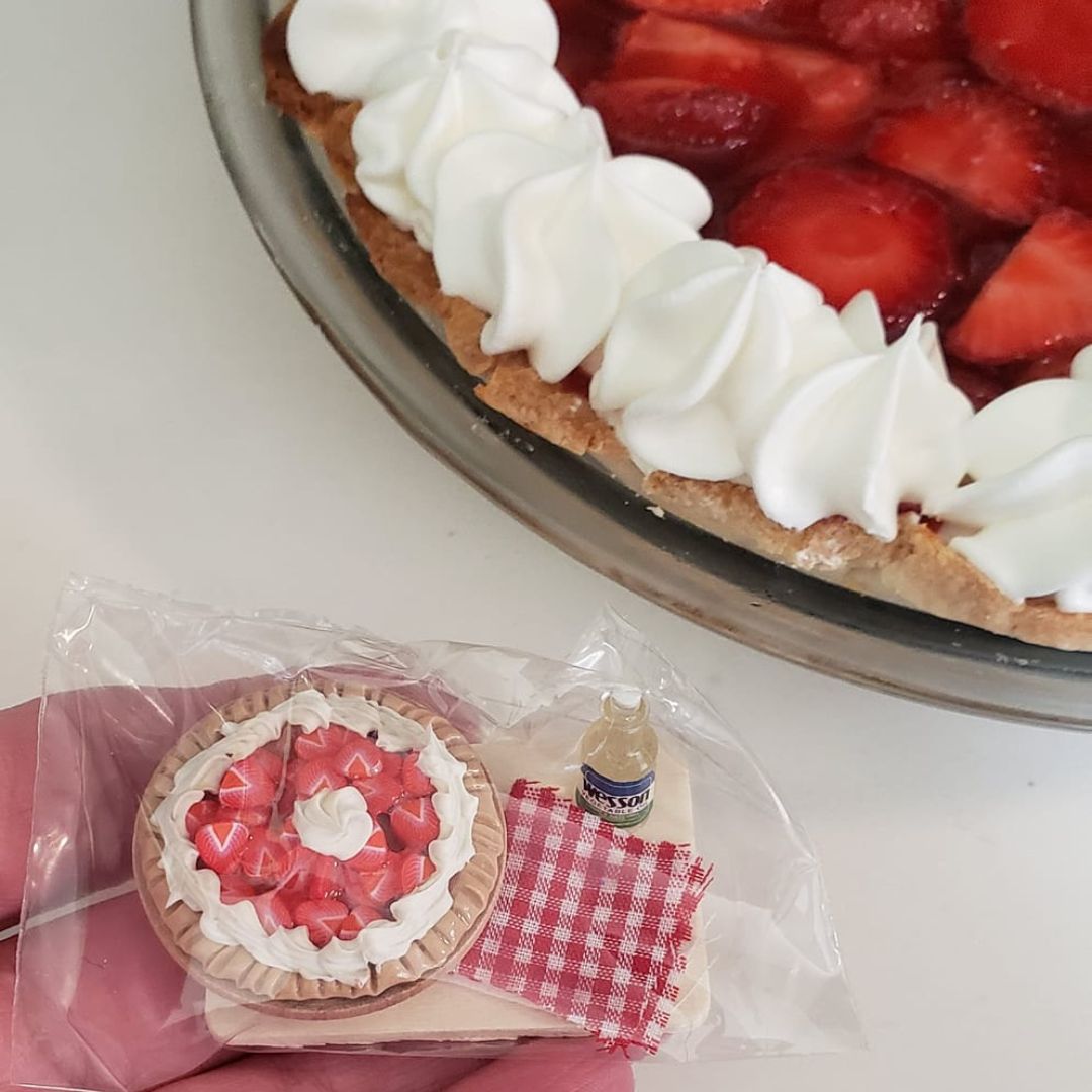 mini strawberry pie vs real pie