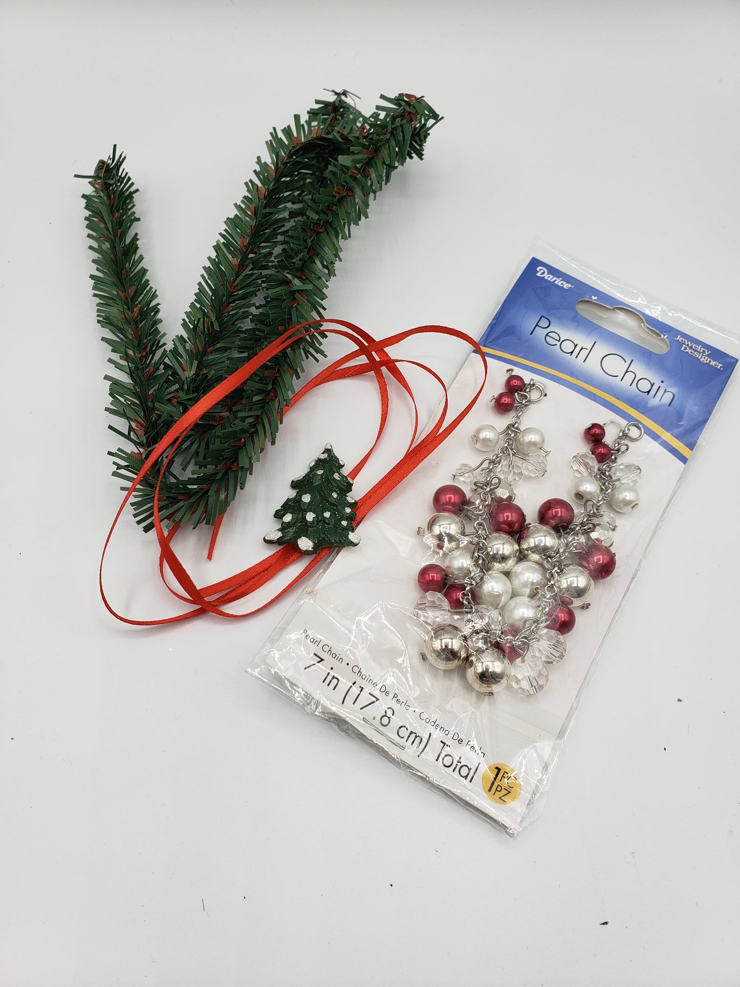 Red, silver and pearl bead wreath kit