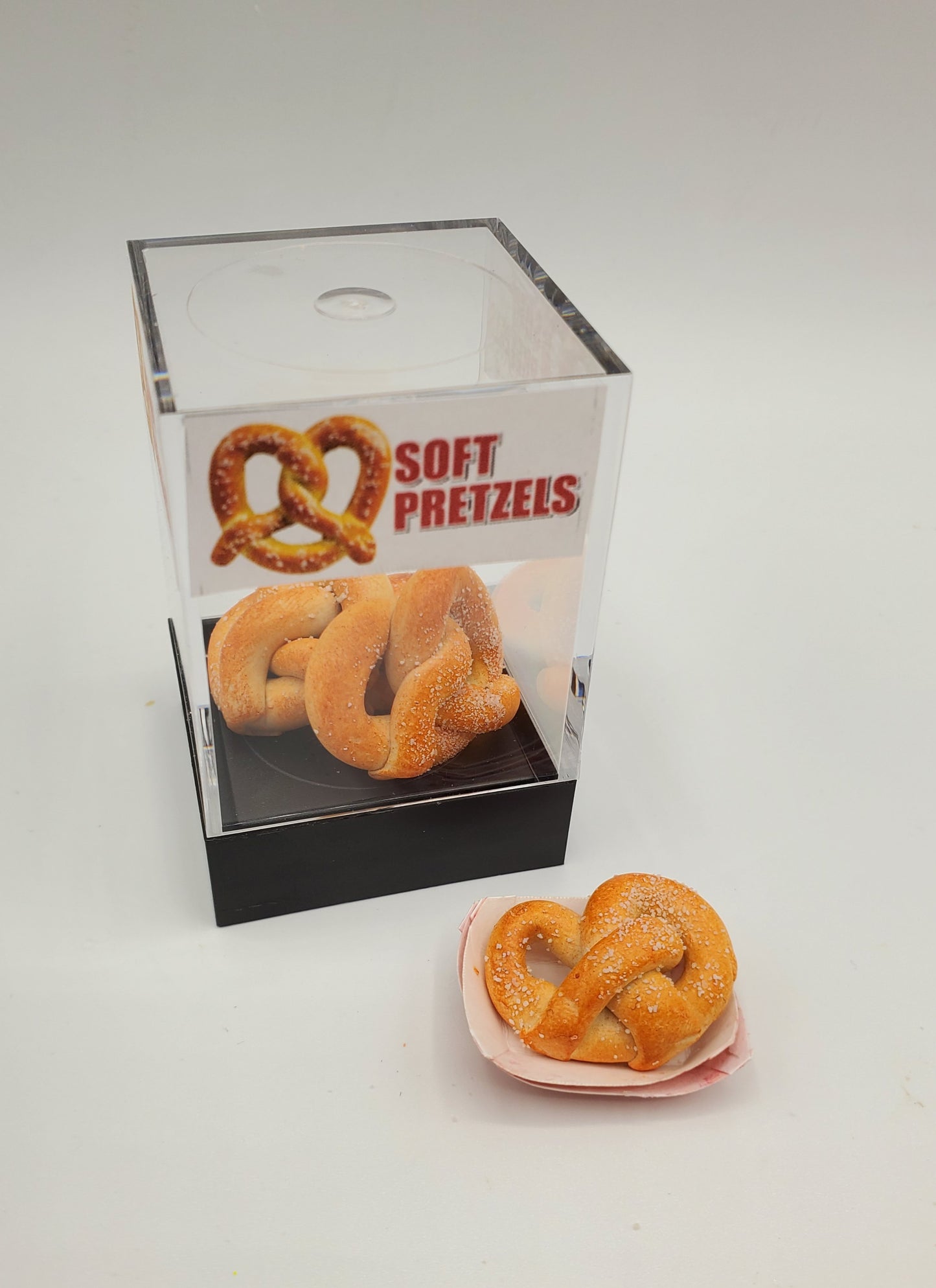 Soft pretzel machine for dolls