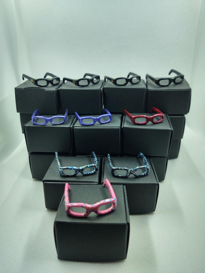 Set 4 Barbie eyeglasses with black boxes
