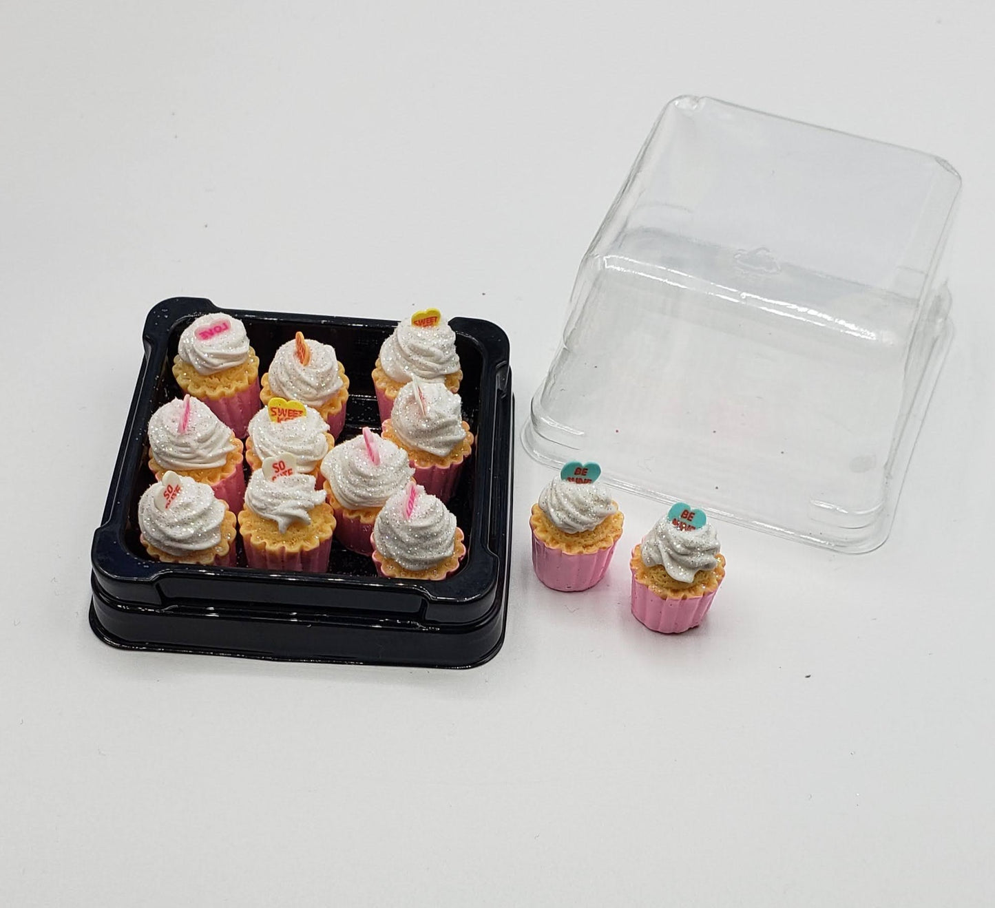 Set of 12 Cupcakes with Carry Container