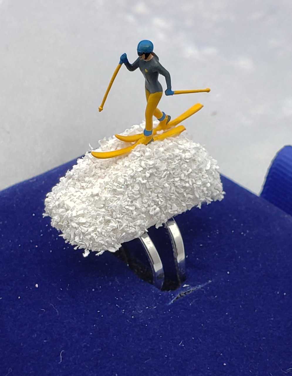 Snow skier ring