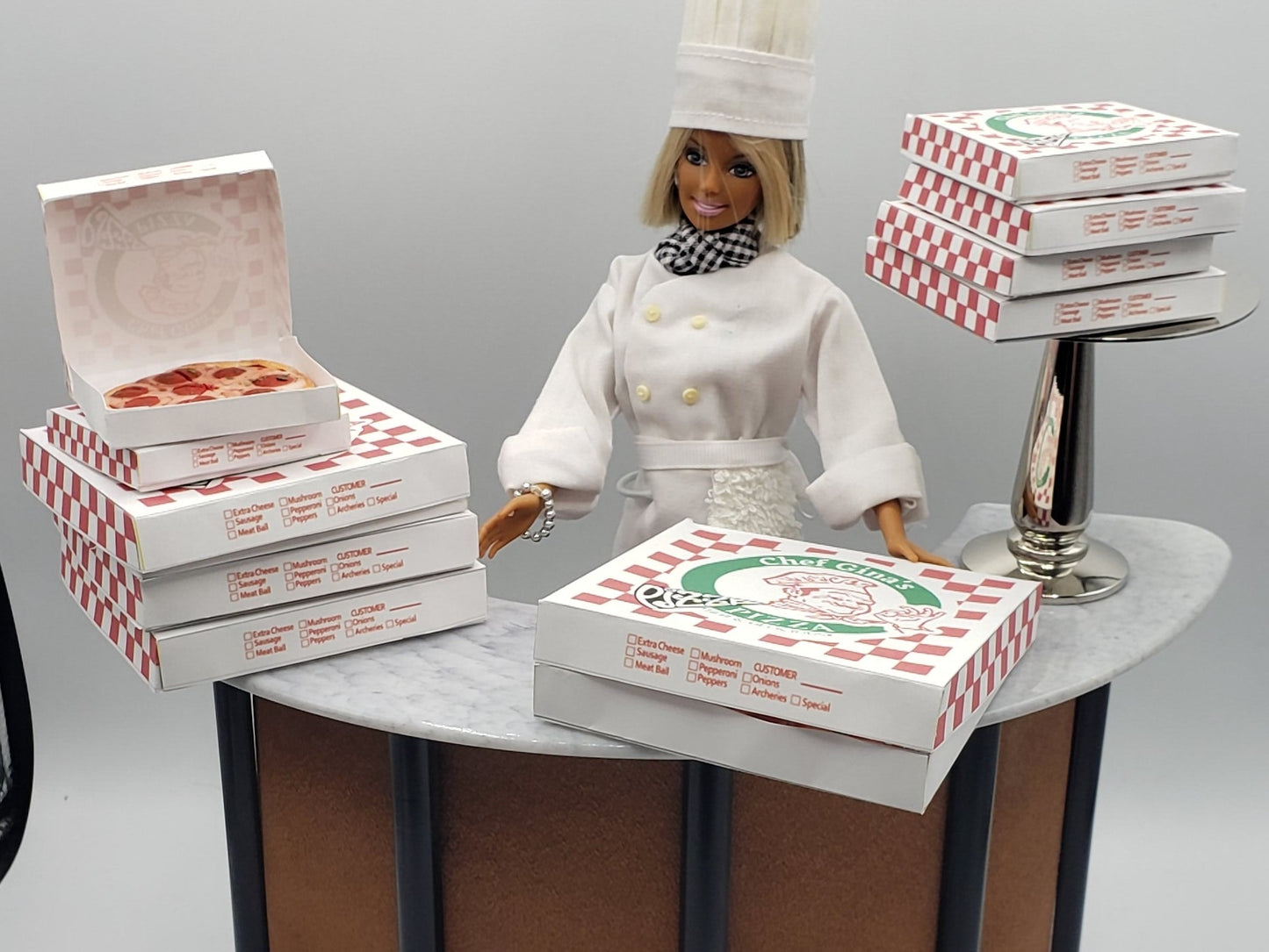 Barbie Dolls with Pizzas